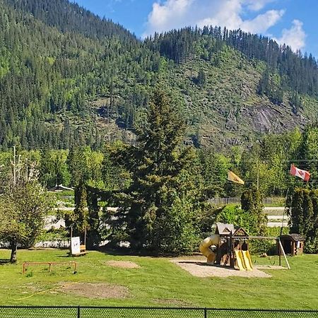 Sicamous Rv & Cabin Resort Malakwa Buitenkant foto