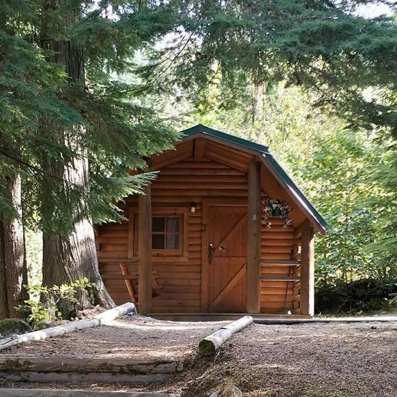 Sicamous Rv & Cabin Resort Malakwa Buitenkant foto