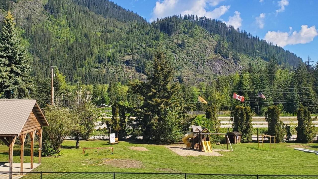 Sicamous Rv & Cabin Resort Malakwa Buitenkant foto