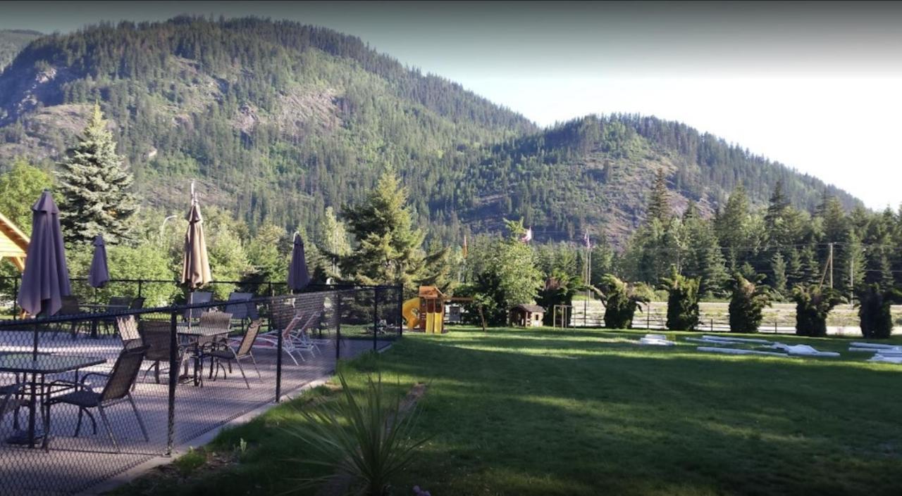 Sicamous Rv & Cabin Resort Malakwa Buitenkant foto