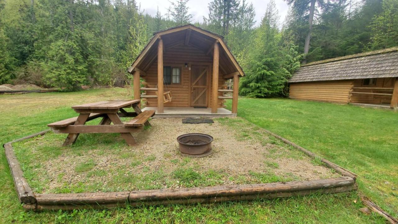 Sicamous Rv & Cabin Resort Malakwa Buitenkant foto